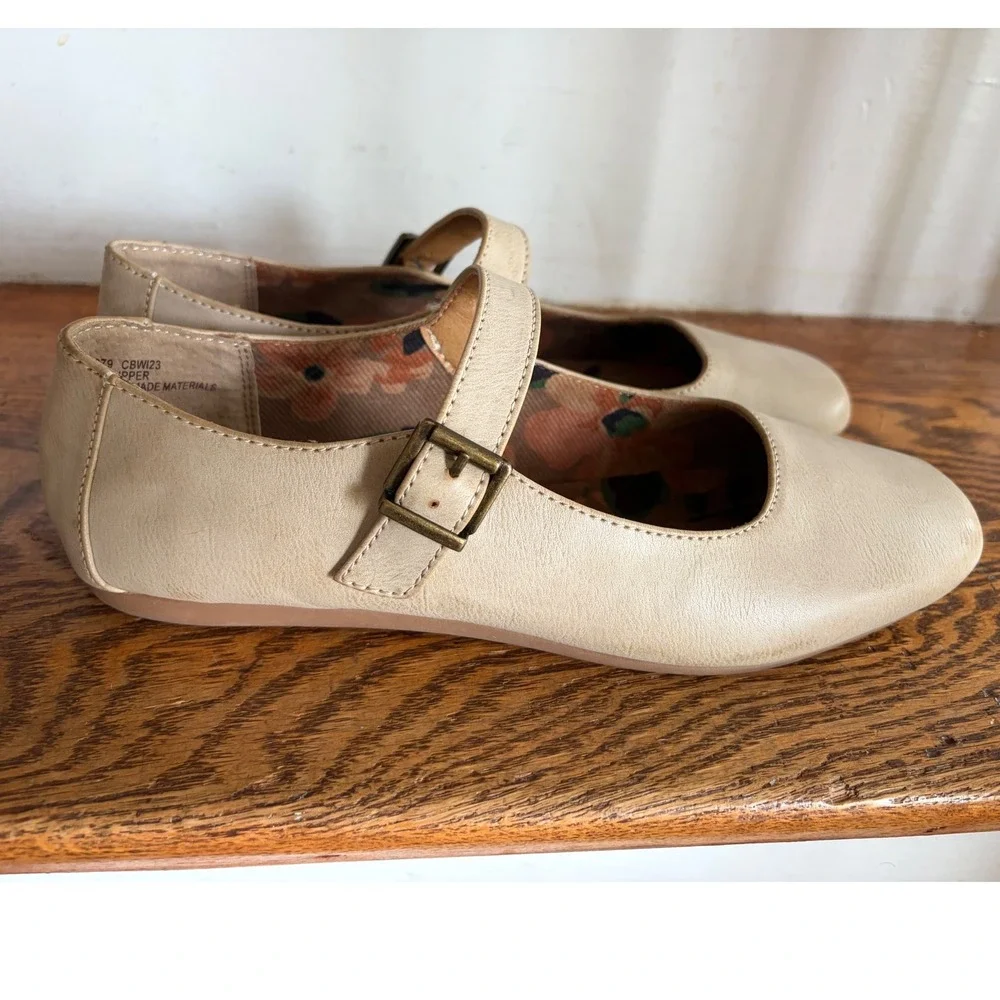 B.O.C. Womens Mary Jane Flats Beige Tan Buckle Strap Floral Memory Foam